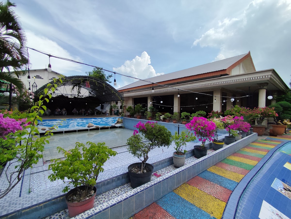 GARDEN CAFE & RESTO Photo 4