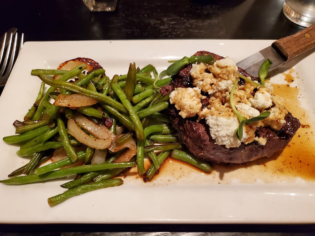 Sterlings Grille Photo 3