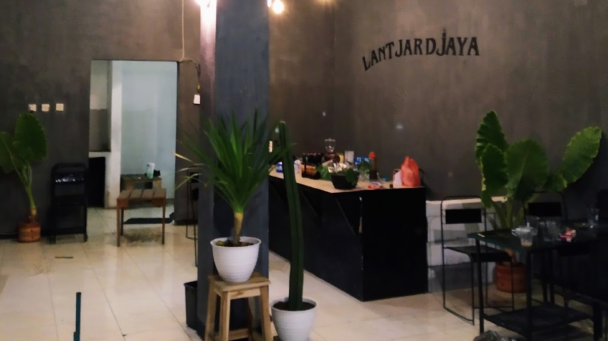 KEDAI LANTJAR DJAYA