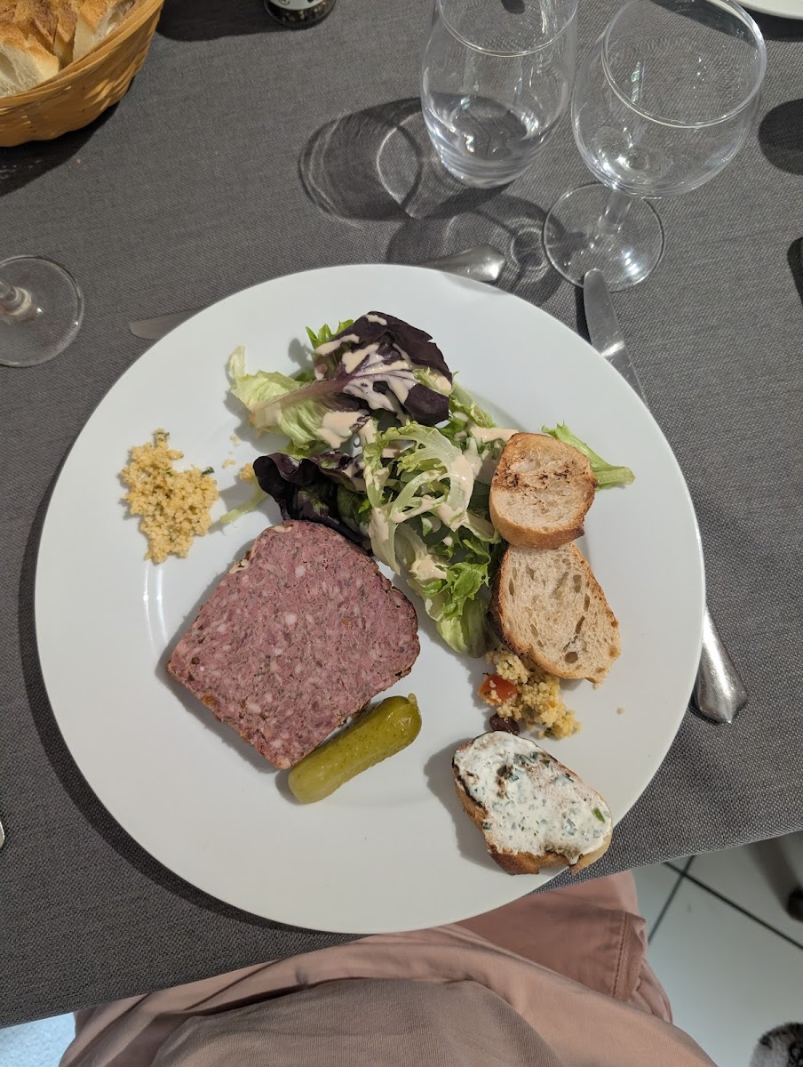 Restaurant La Tour de Boëge Photo 4