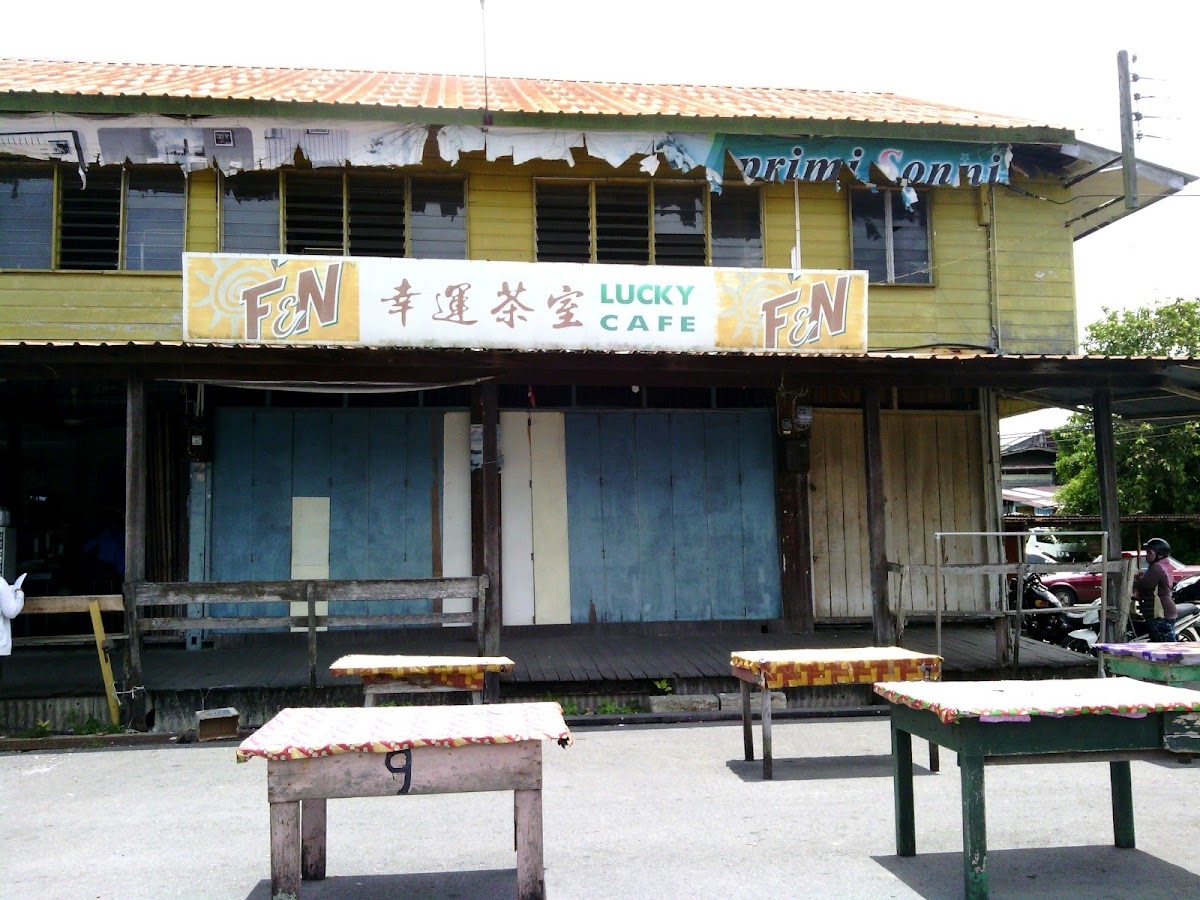 Lucky Cafe