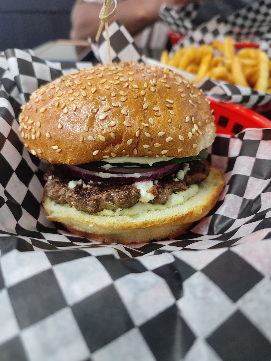 Between The Buns - Delisle Photo 7