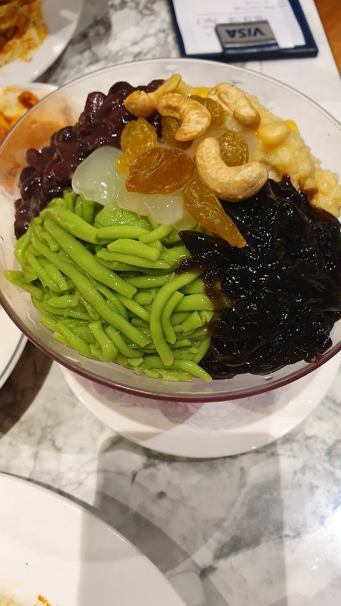 Madam Kwan's Suria KLCC Photo 10