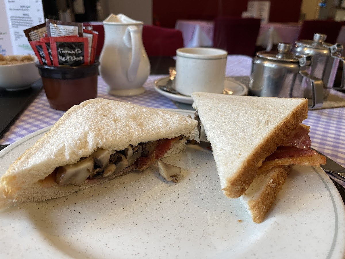 Churchill's Cafe and Restaurant Photo 7