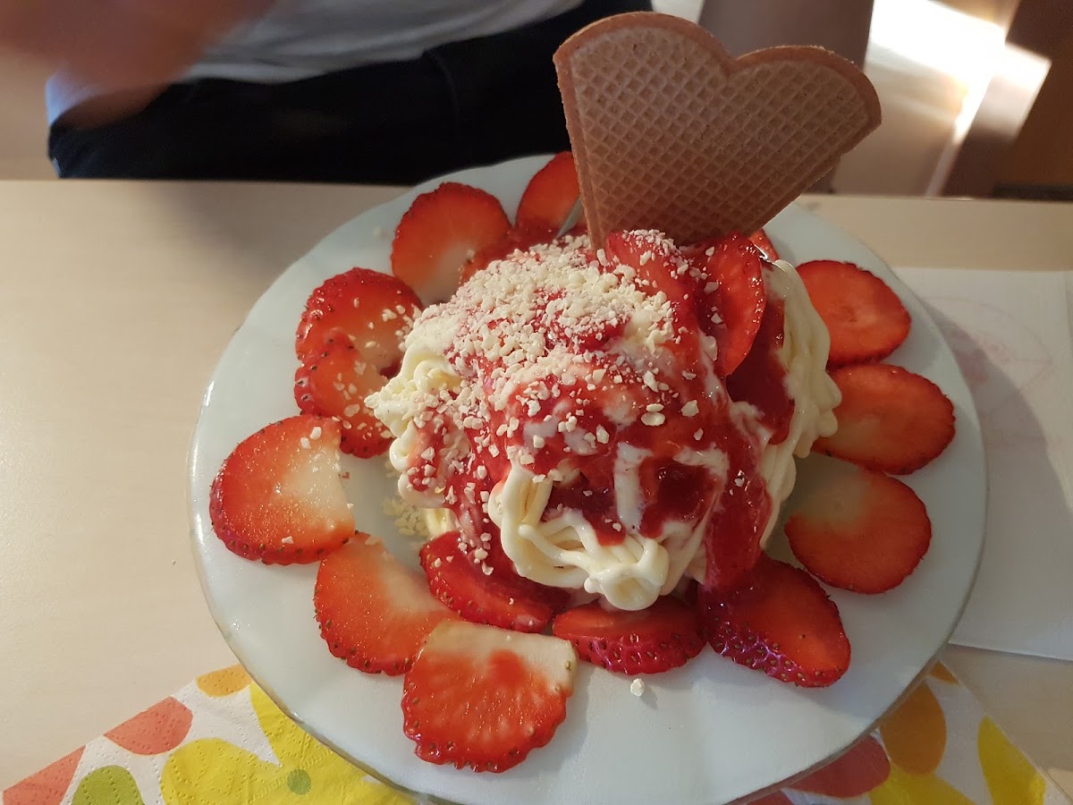 Ice cream parlor Peter Eibeck Photo 4