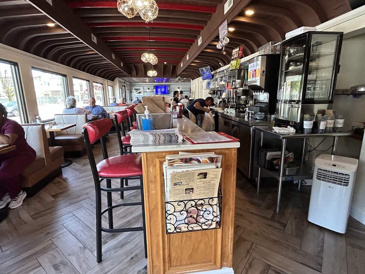 Sides Diner and Grill Photo 4