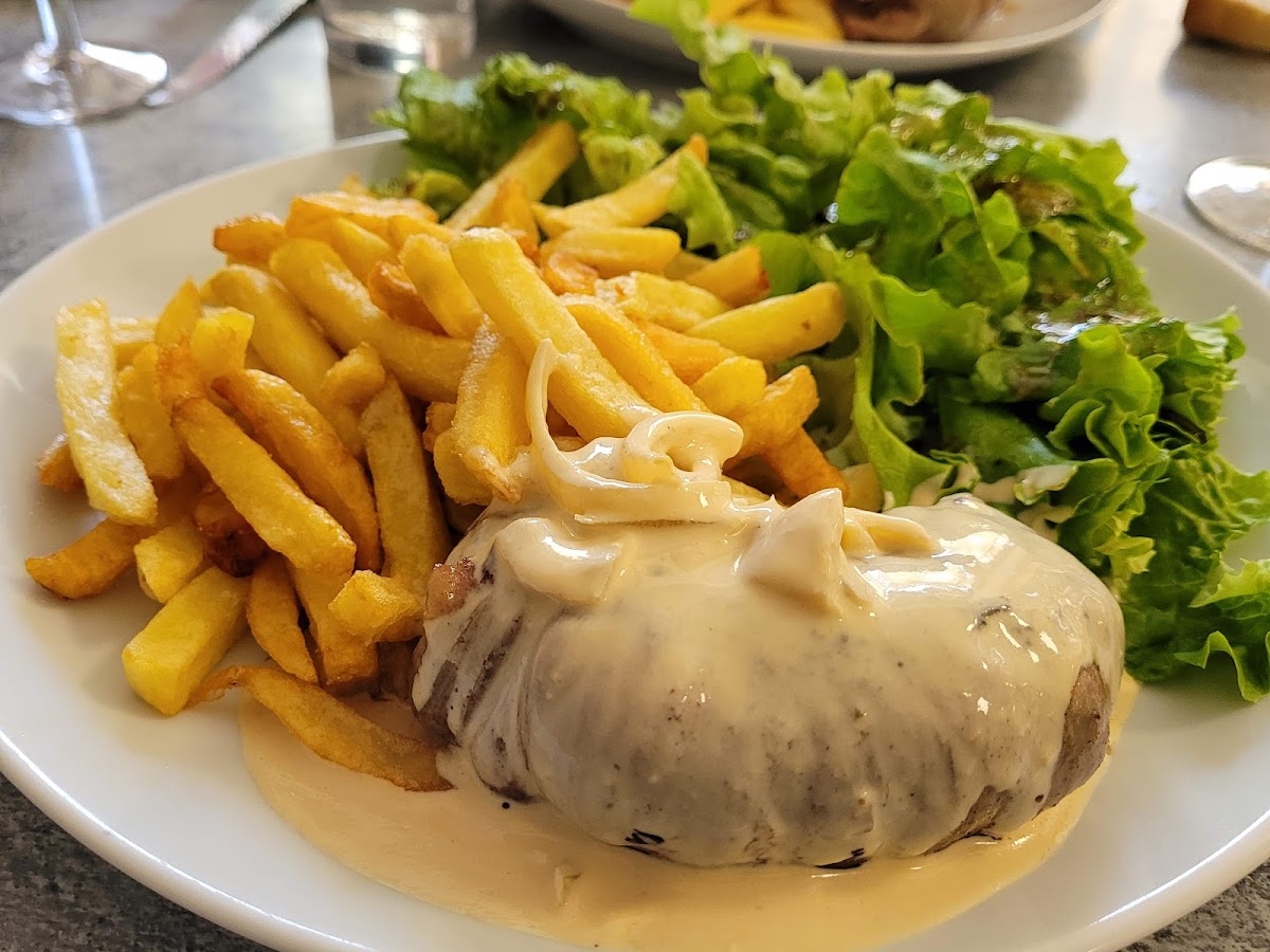 Cafe De La Place Restaurant Photo 6