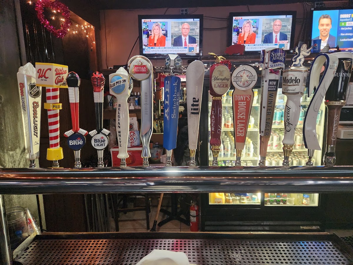 Tony's Pizzeria & Sports Bar Photo 8