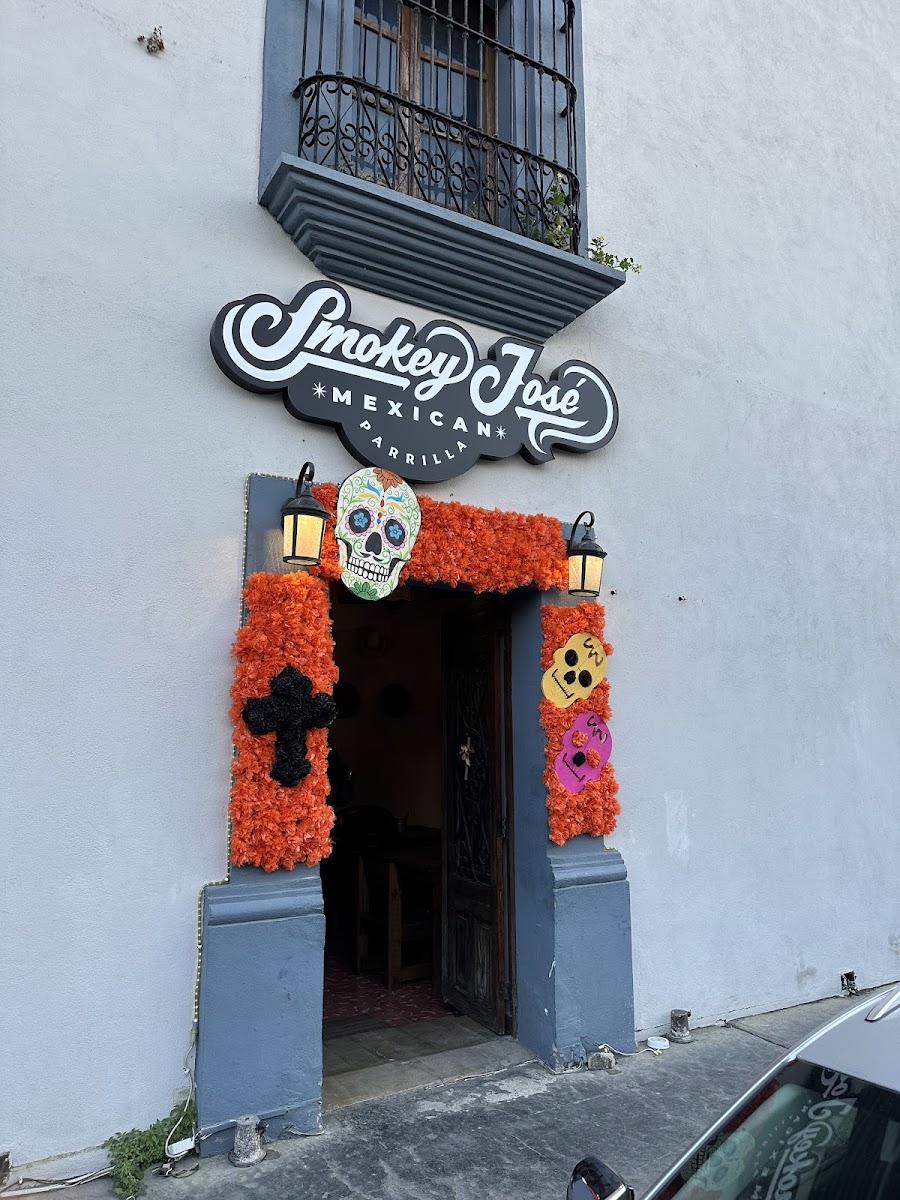 Smokey José