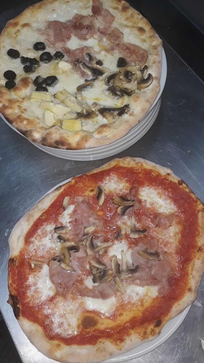 Pizzeria Circolo Misericordia Photo 4