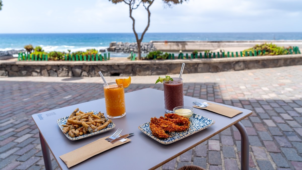 La Ola Sunset Cafe Photo 3