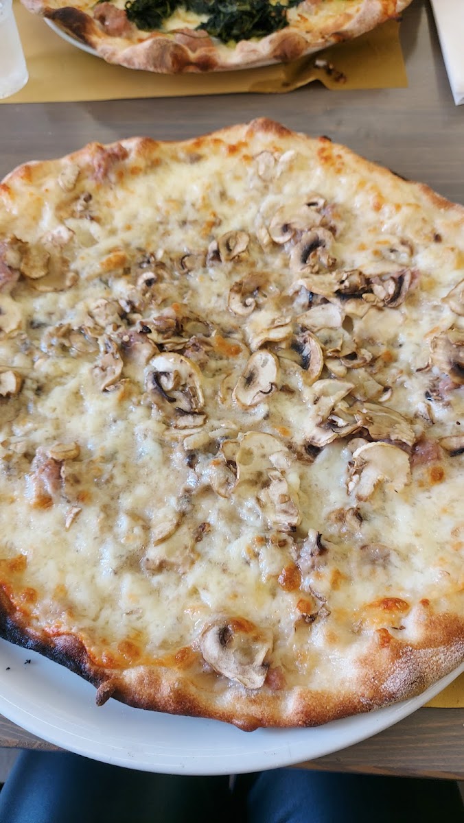 Pizza Luigi Photo 4
