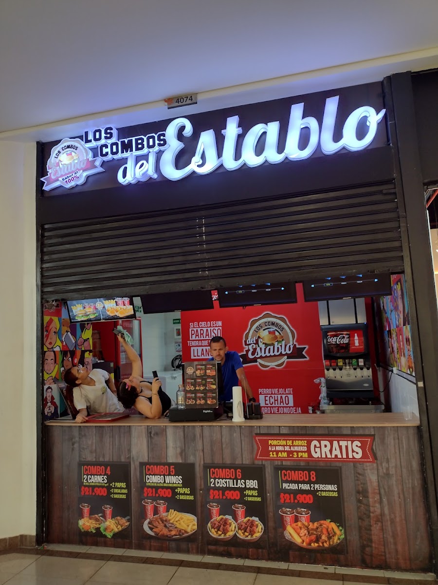 Los Combos del Establo Photo 2