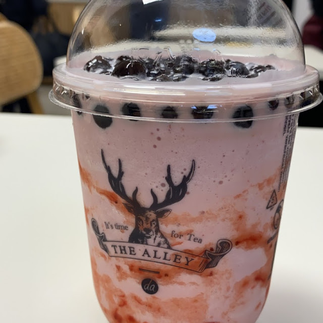 Crunchy Strawberry Milk Tea with Tapioka