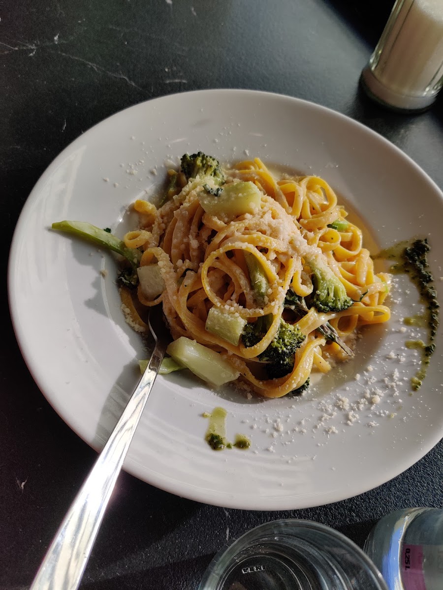 Bruno's Café Photo 4