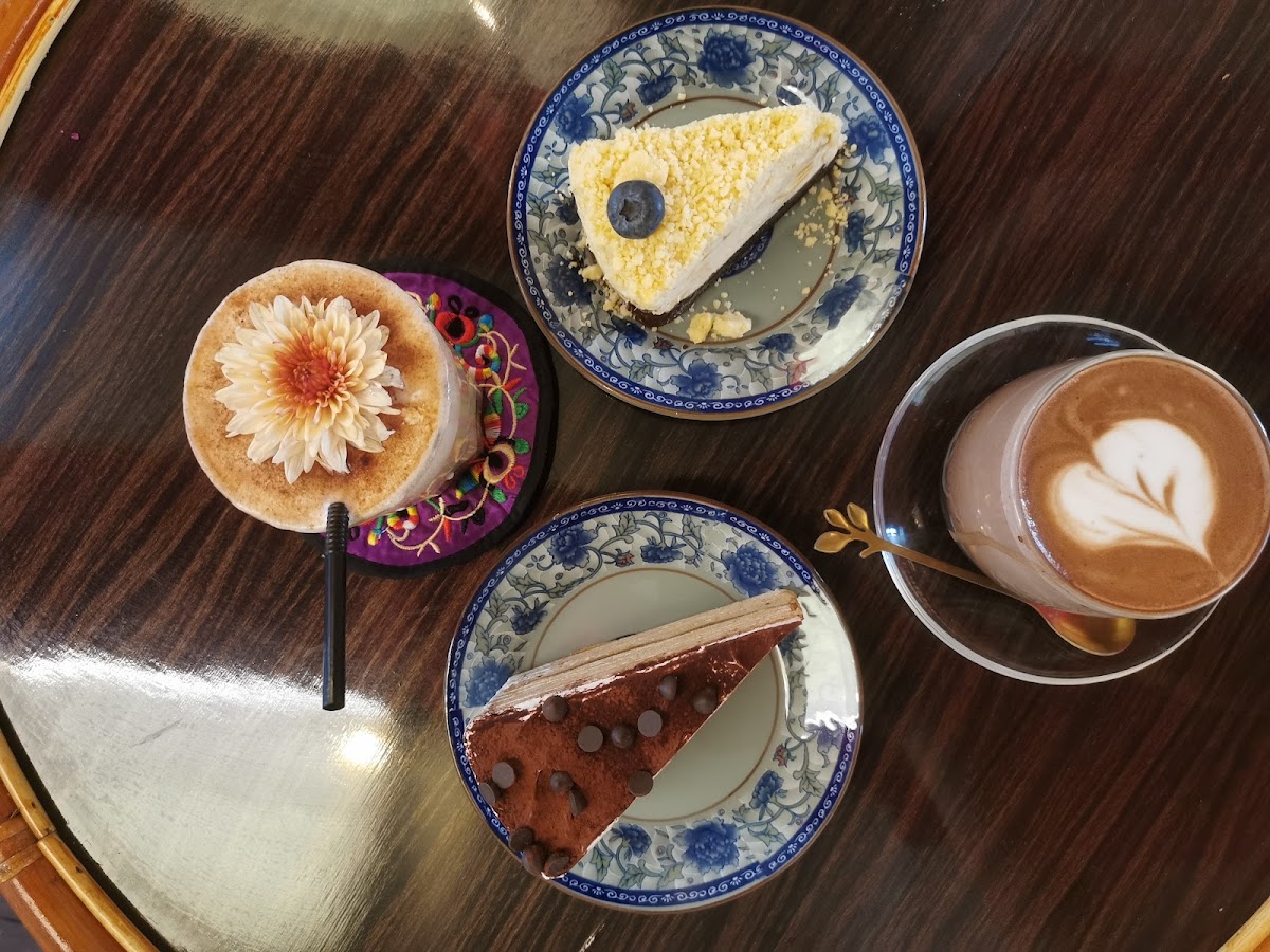 赫 De' H Cafe & Bakery Photo 2