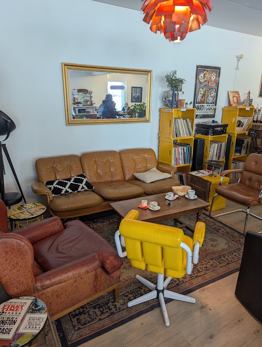 Café du Milieu Photo 3