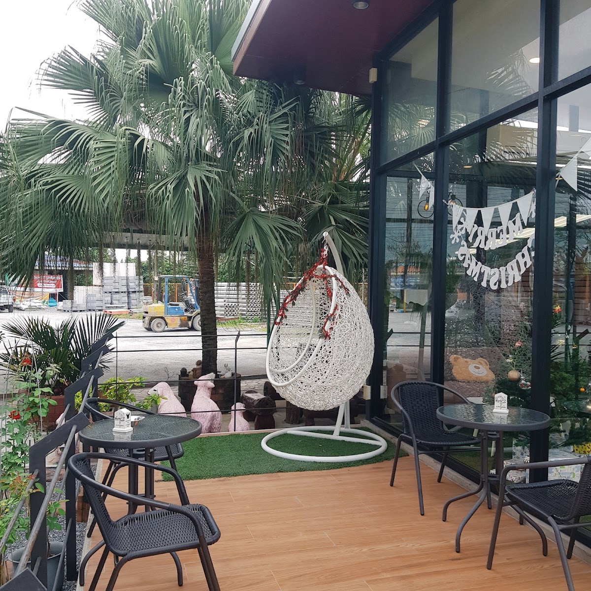 นั่งเล่น บ้านกาแฟ Nang Len Baan Cafe (สน๊อฟฟี่คาเฟ่ ) Photo 10
