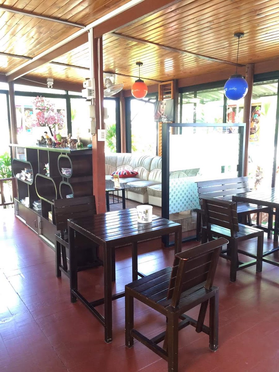 นั่งเล่น บ้านกาแฟ Nang Len Baan Cafe (สน๊อฟฟี่คาเฟ่ ) Photo 4