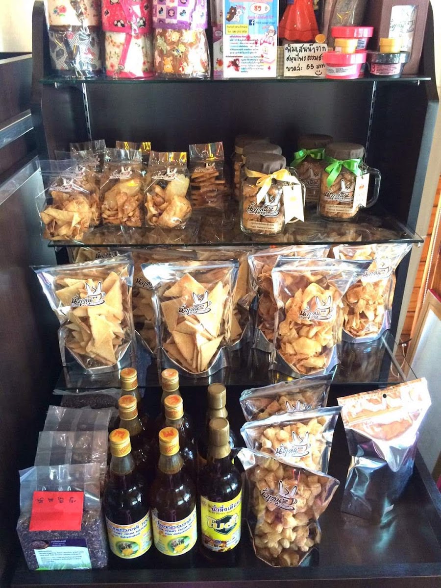 นั่งเล่น บ้านกาแฟ Nang Len Baan Cafe (สน๊อฟฟี่คาเฟ่ ) Photo 6