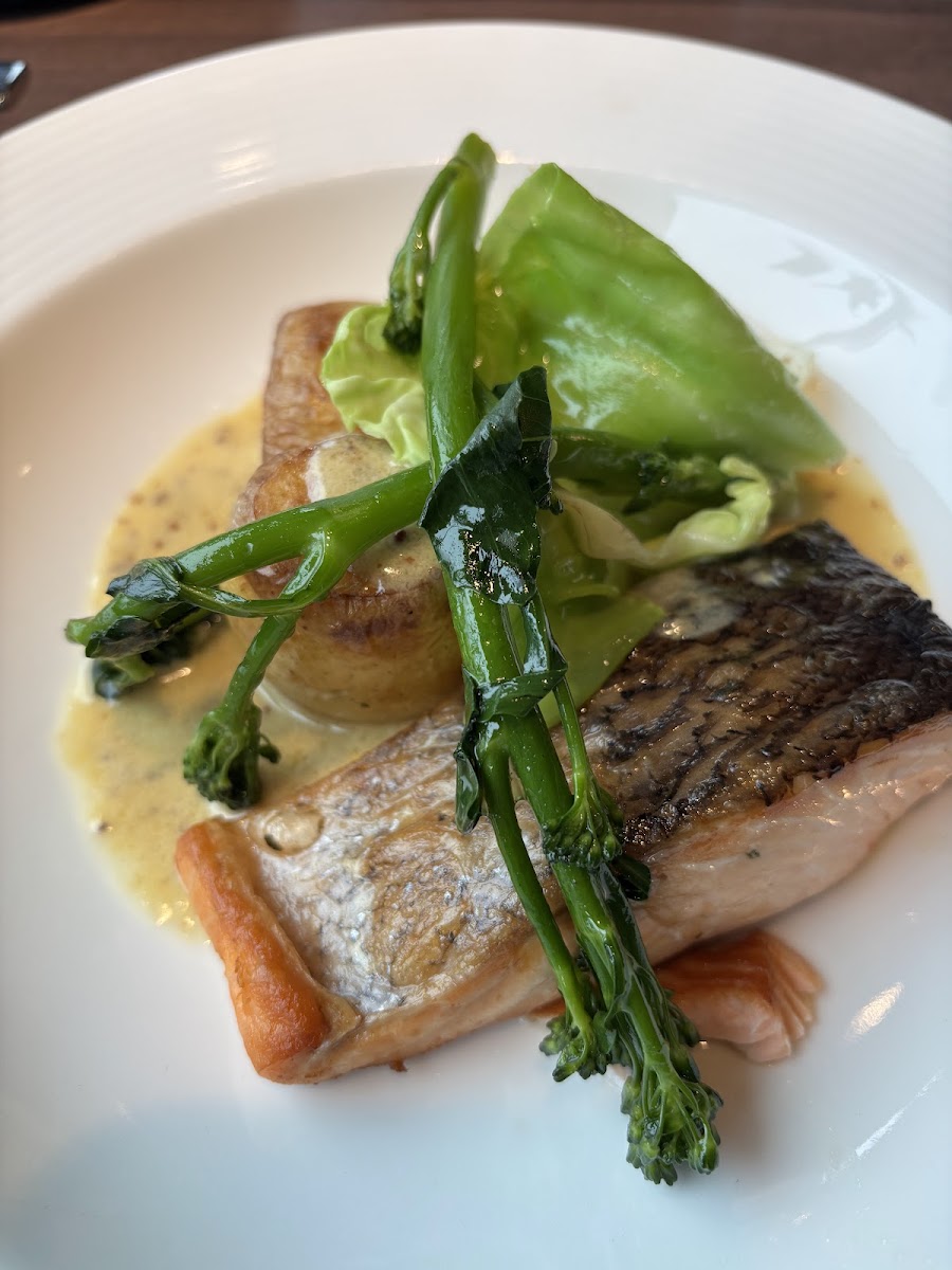 Academy Restaurant Photo 4