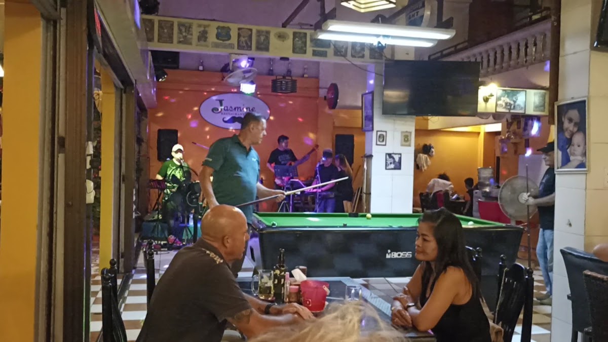 Jasmine Restaurant & Pub Photo 2