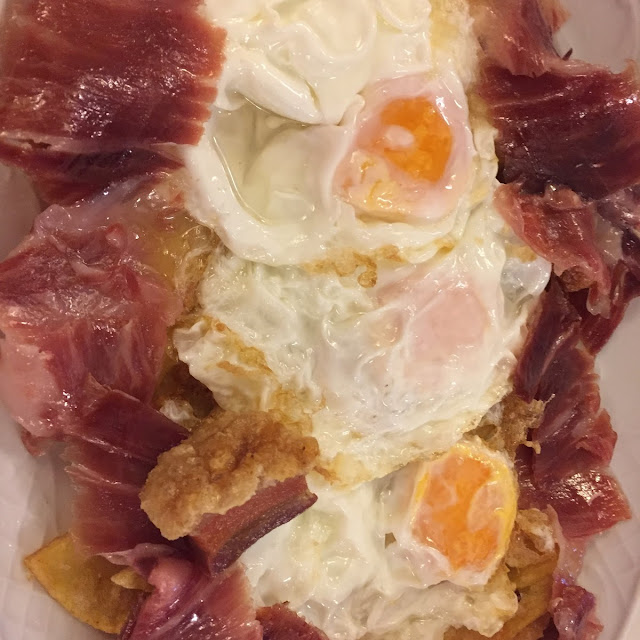 Huevos Rotos Torreznillos Y Jamón Iberico