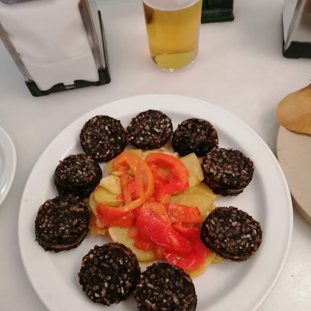 Ración de Morcilla Con Pimientos Asados