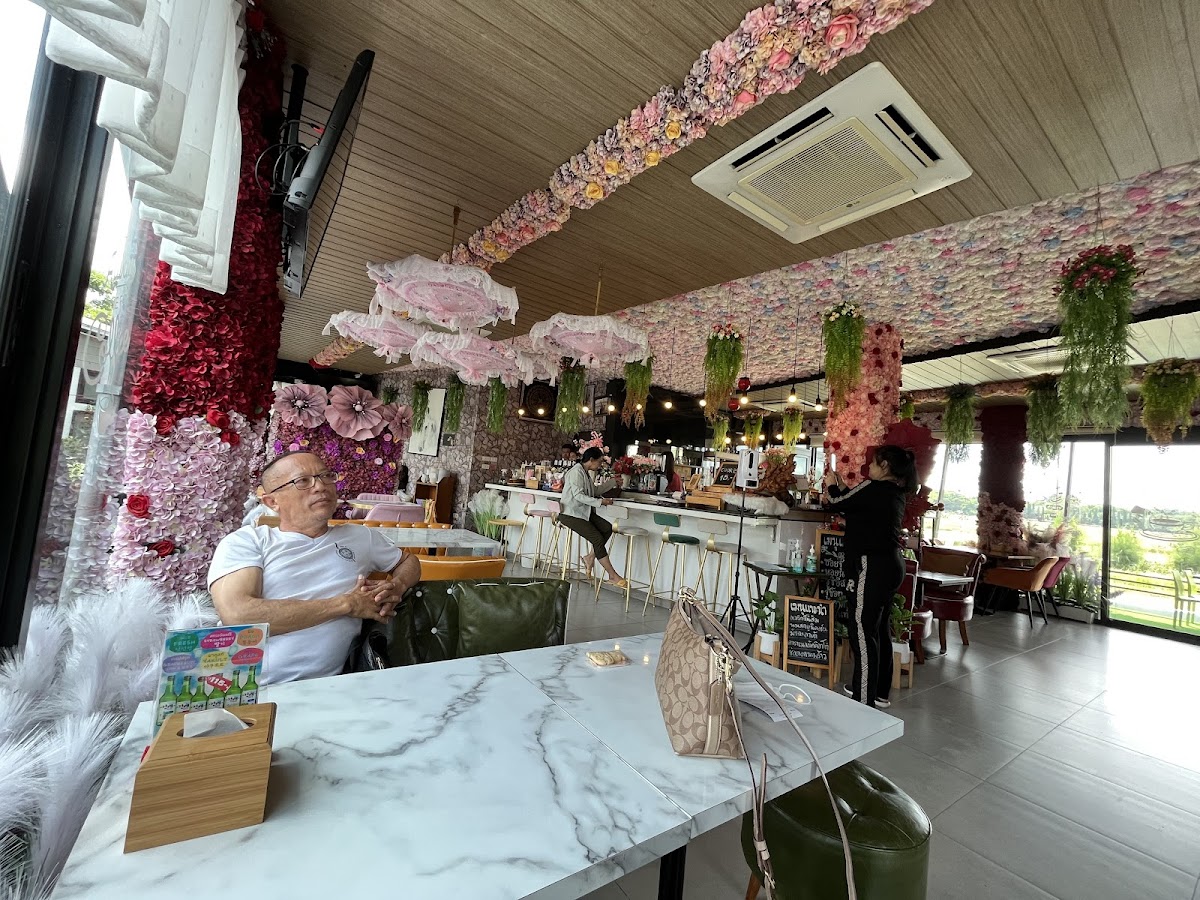 Horse Coffee & Dining Photo 4
