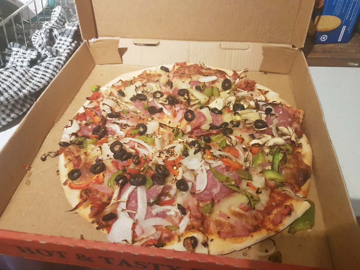 Cesars Pizzeria Photo 9