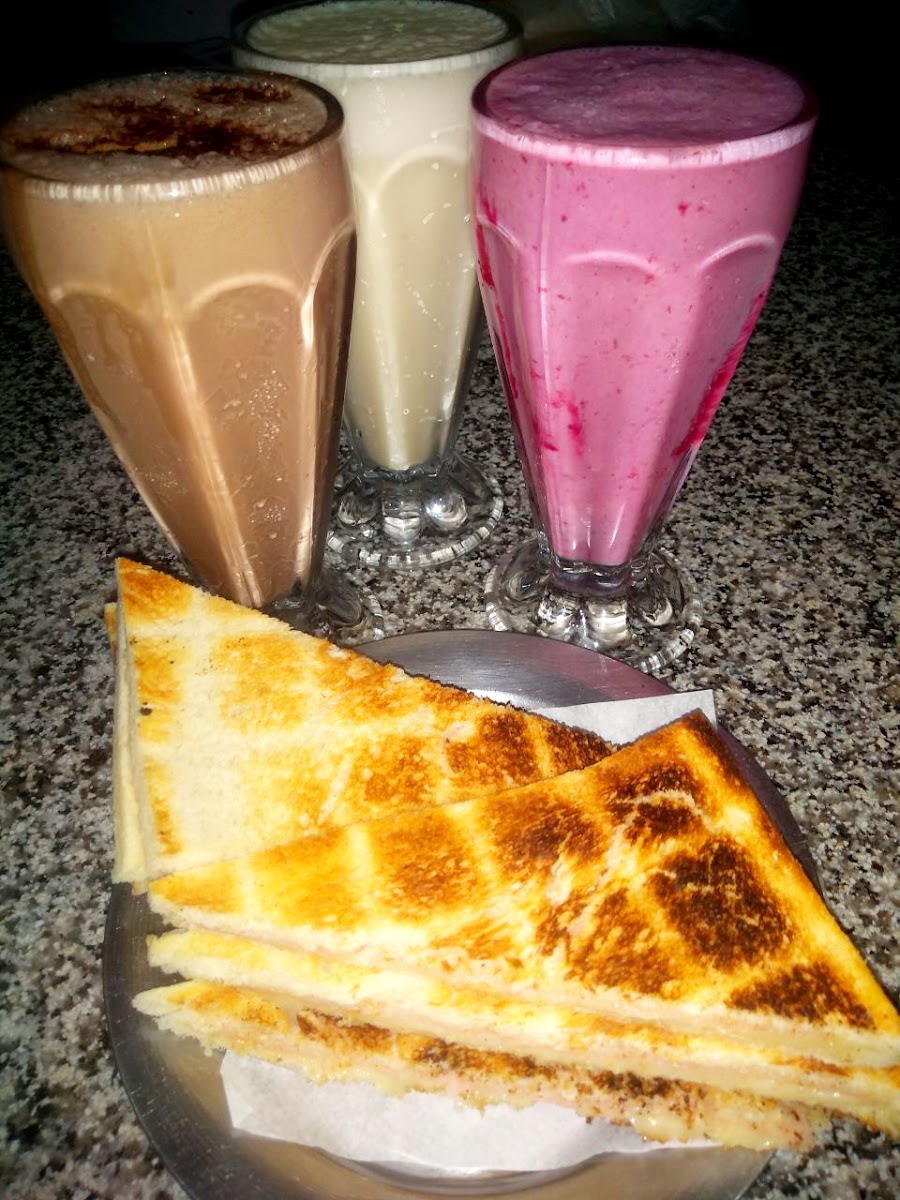 Frutillita helados/ cafe/ panaderia Photo 2
