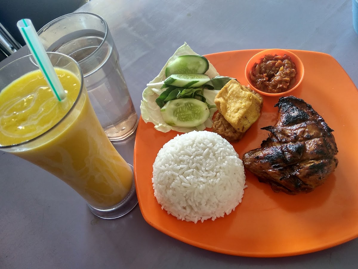 AYAM BAKAR NGAPAK CILACAP CABANG BANDENGAN