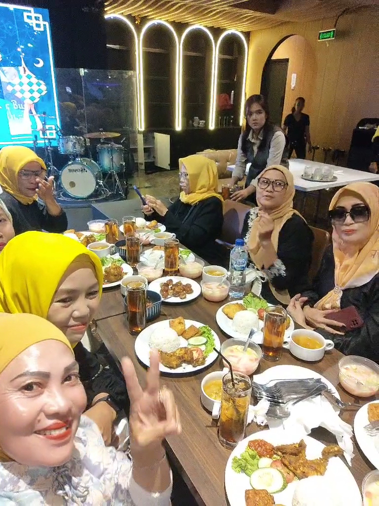 TOMLEX Bar & Resto Photo 2