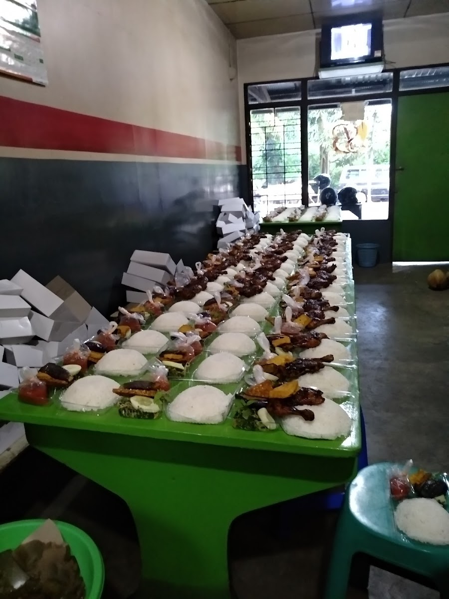 Waroeng Ayam Bakar Sumber Baru Photo 10