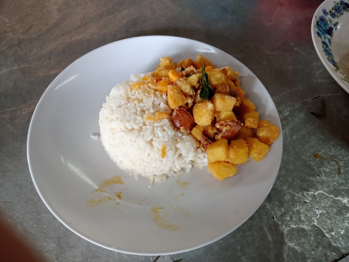 鸿运茶餐室 • Restoran Hong Yen Photo 4