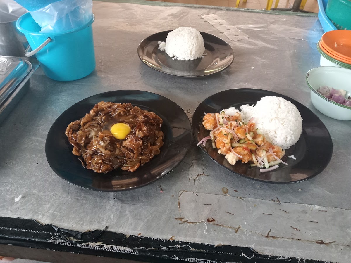 鸿运茶餐室 • Restoran Hong Yen Photo 5