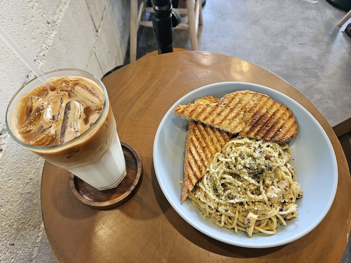 Apostrophe Cafe Photo 5