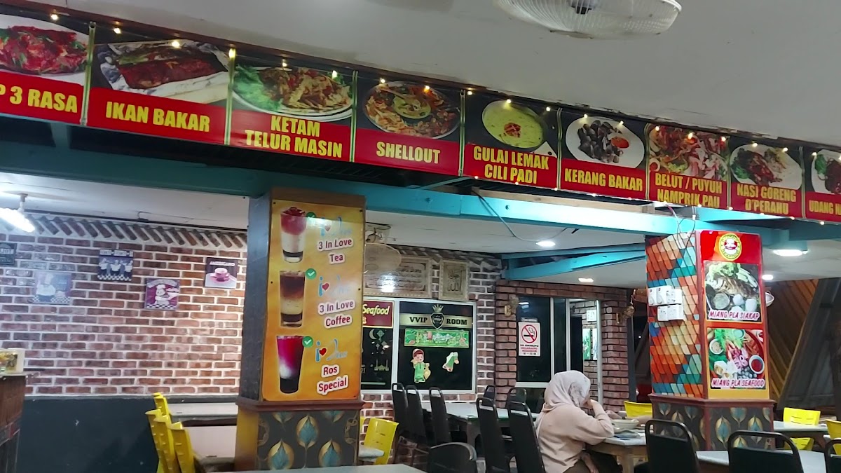 D'Perahu Setiu Seafood Photo 2