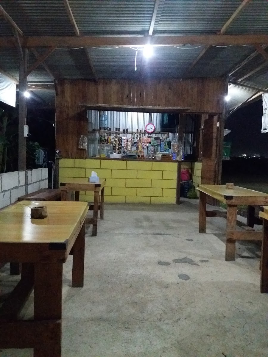 Warkop tengah sawah
