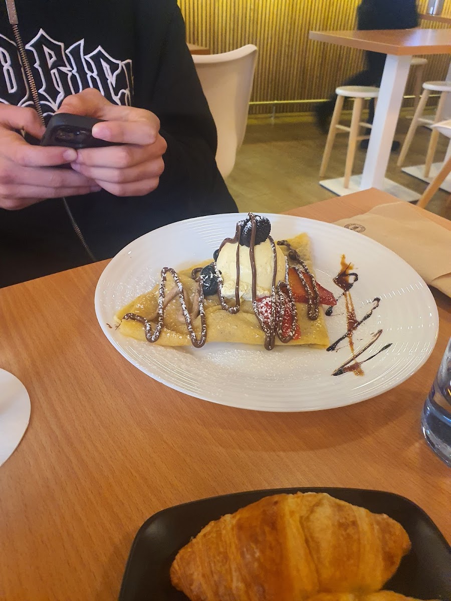 La Emilia Brunch & Drunch Photo 10
