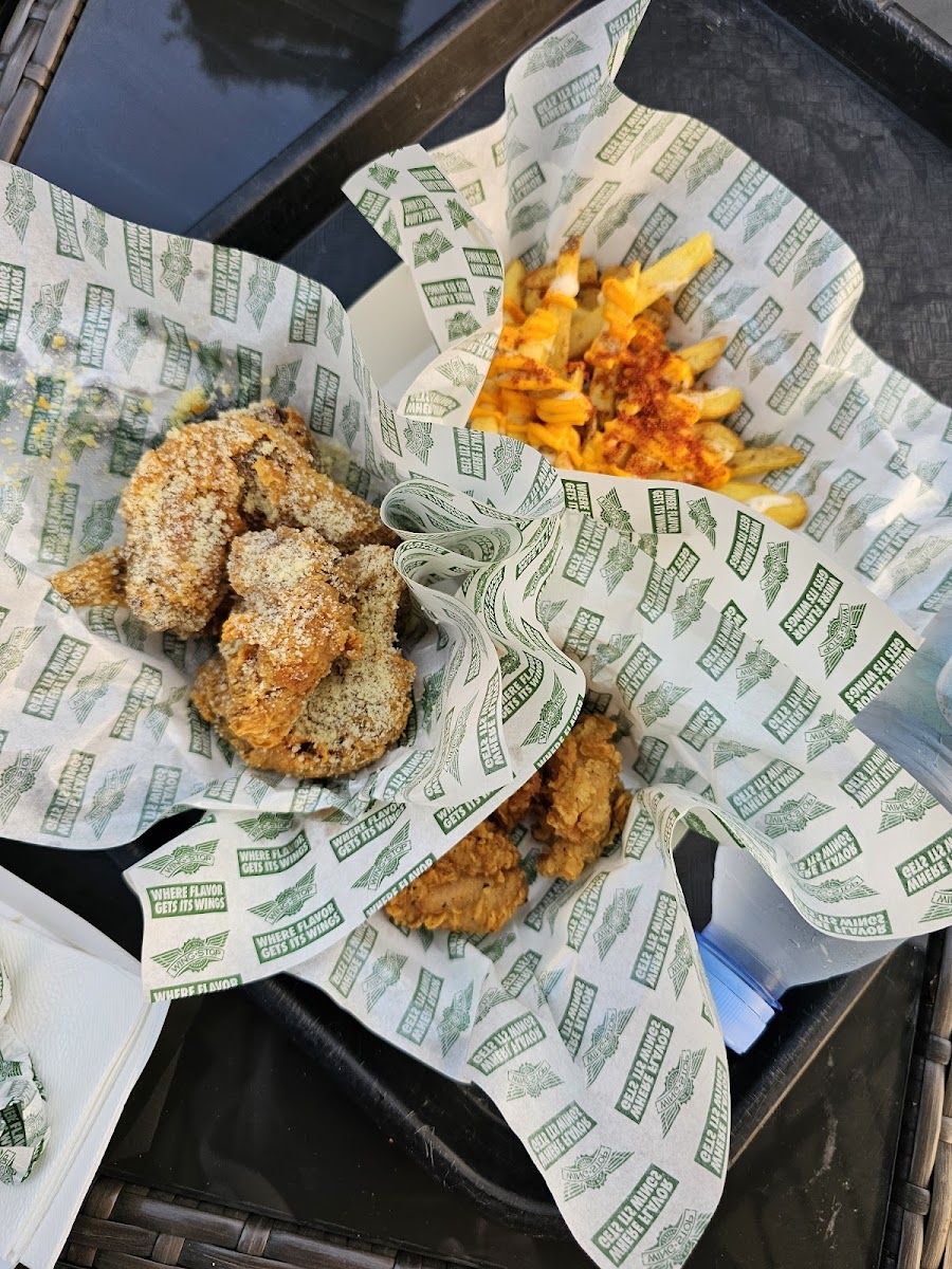 Wingstop 15th Park Kemang Photo 6