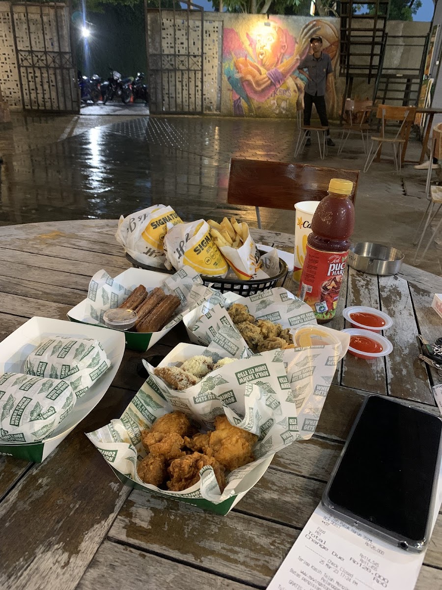 Wingstop 15th Park Kemang Photo 9