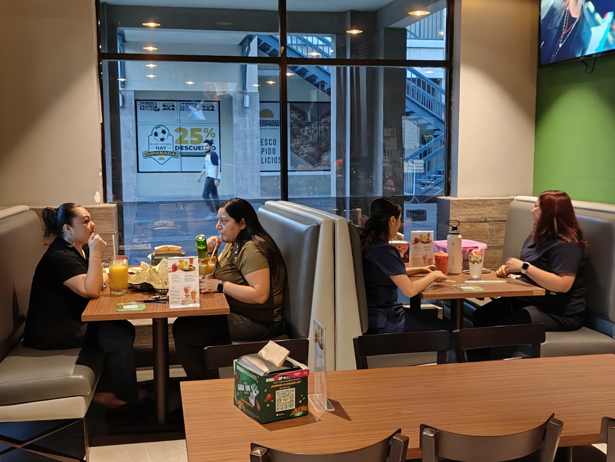 Wingstop Santa Catarina Photo 6
