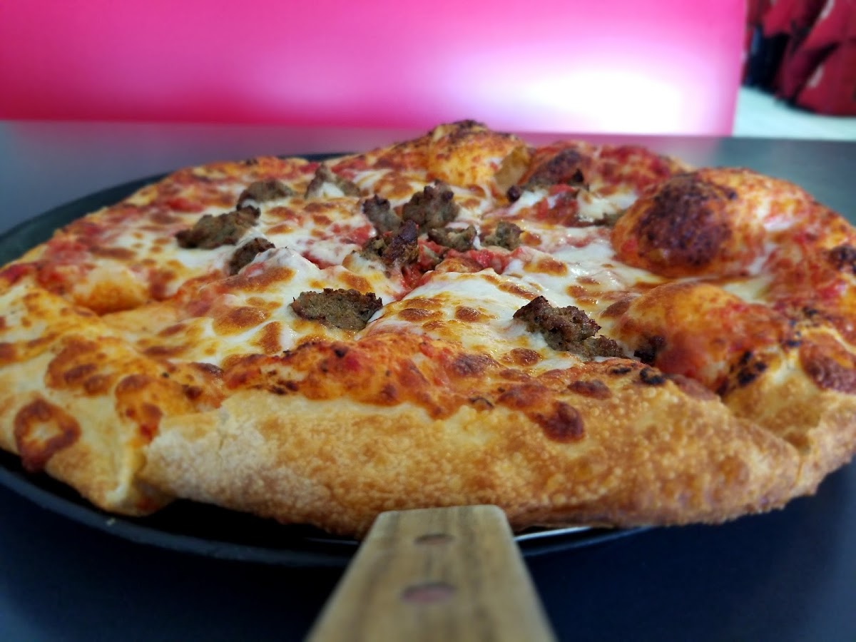 Rihanas Pizza & Wings Photo 10