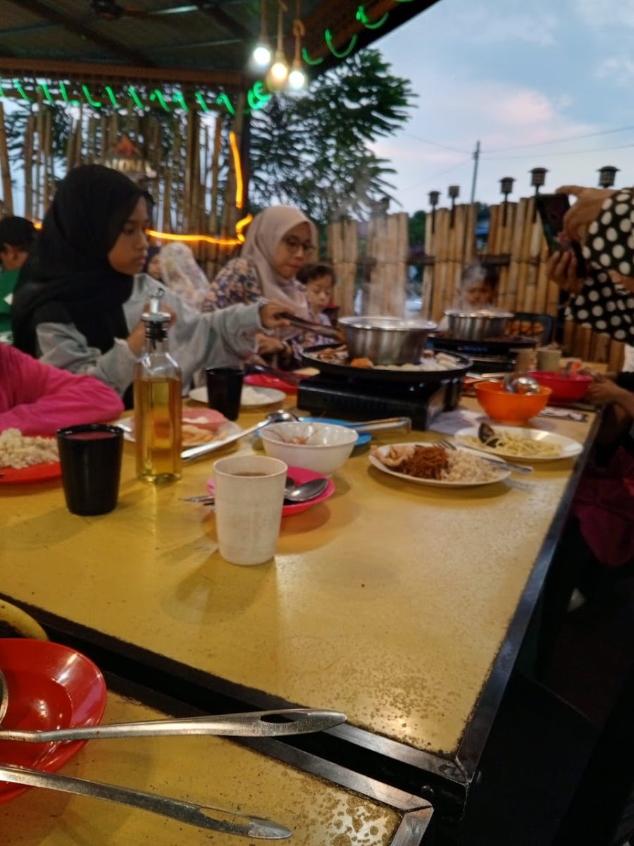 Saloma Steamboat & Grill Tambun Photo 10