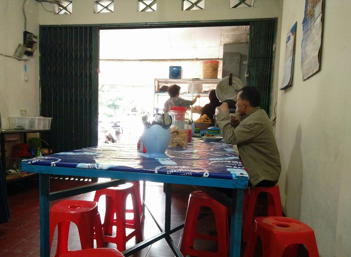 Warung Nasi Uduk Ibu Syam Photo 3