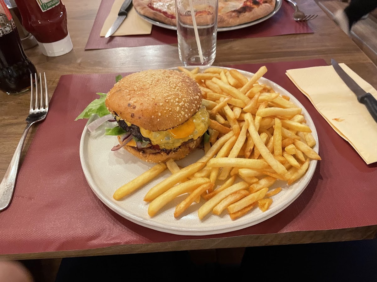 Le Francis Restaurant & Pizzeria Photo 6
