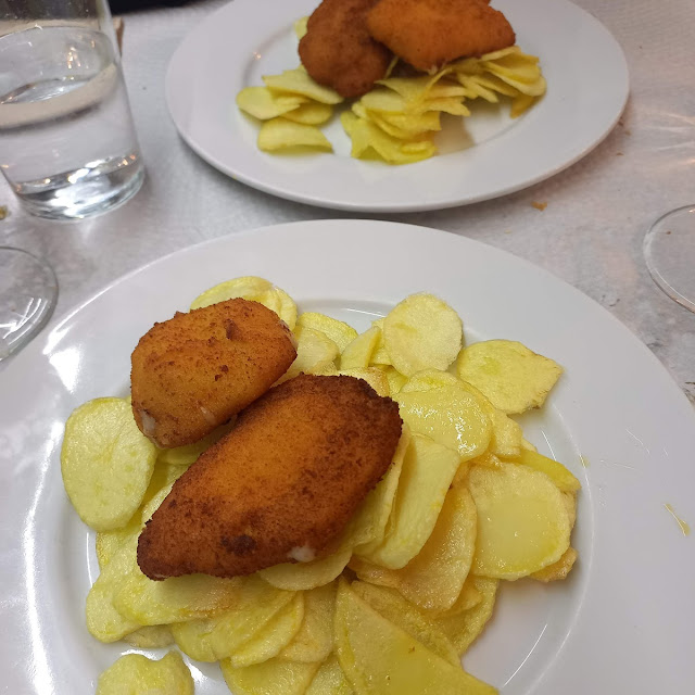 Pechuga Villoroy Con Bechamel Y Empanada