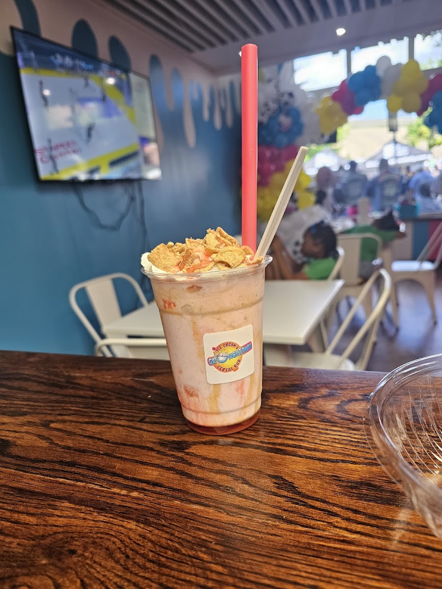 Crunchtown Ice Cream & Cereal Bar Photo 5