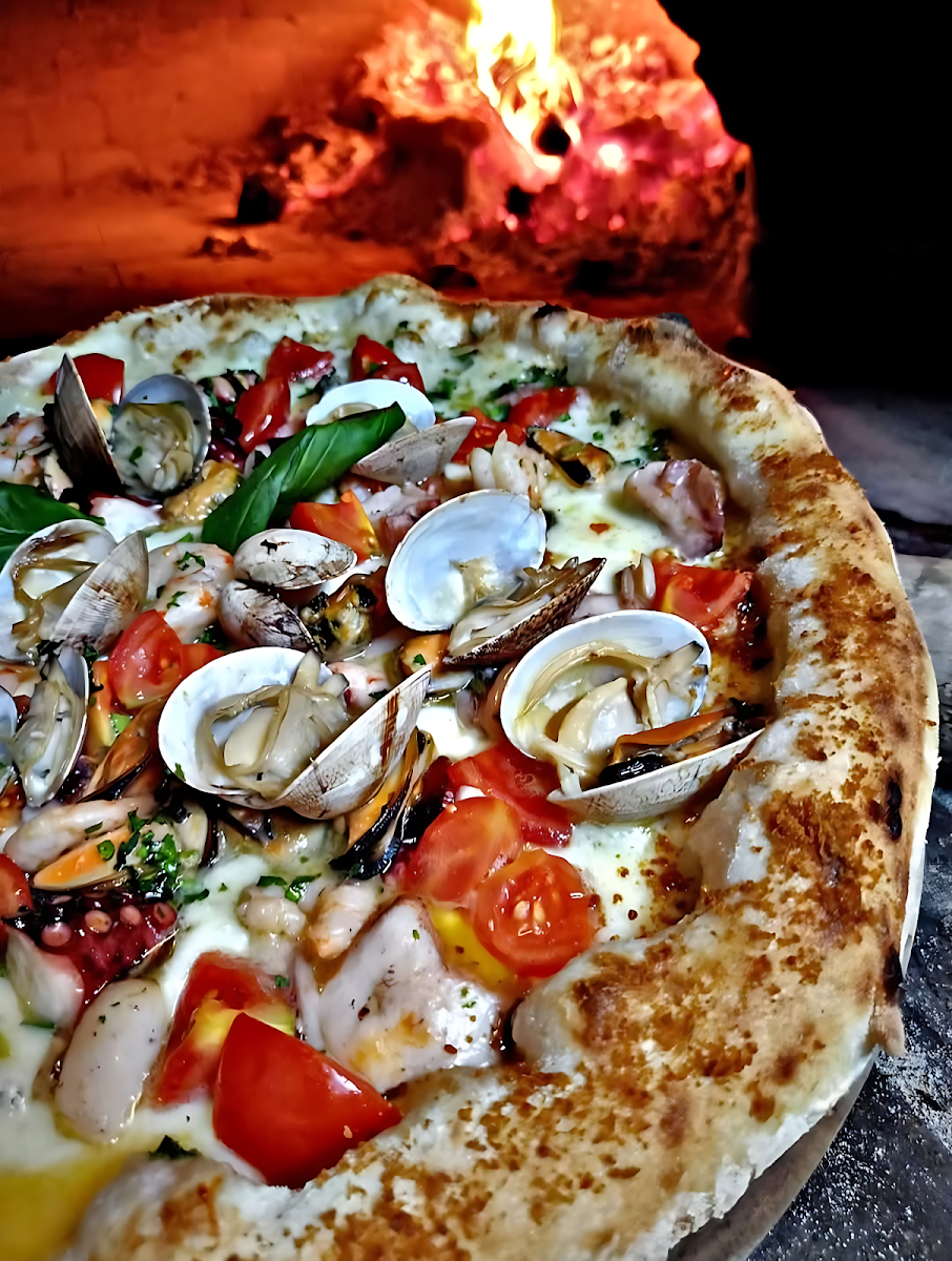 Pizzeria La Prima Era Photo 2
